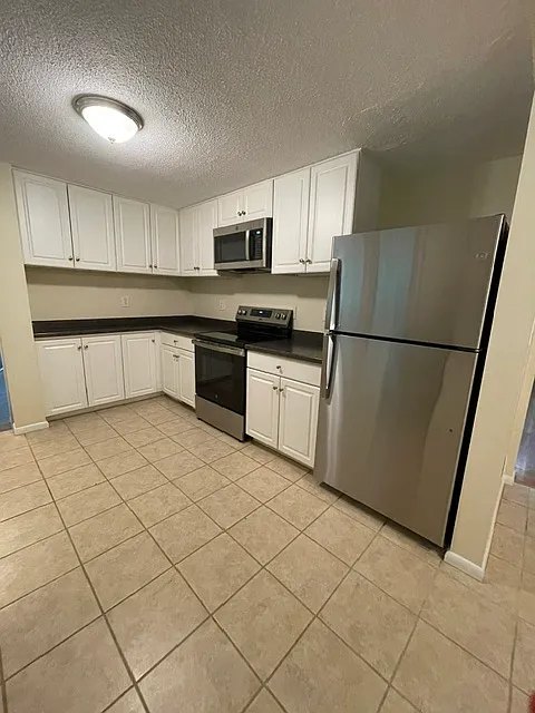 3 bed, 1260 sqft, $3,600 — Photo 4