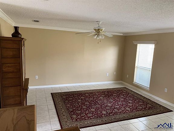 3rd image of 202 Greenbriar Dr