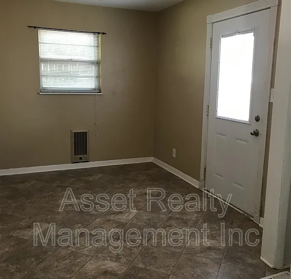 2315 Greenfield Ln — Photo 15