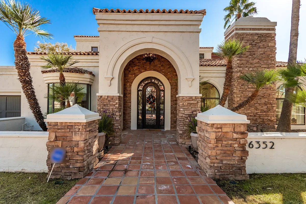 Building Photo - 6352 E Vista Dr