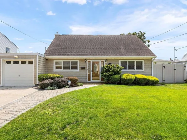 1116 Hastings Parkway, Baldwin, NY 11510