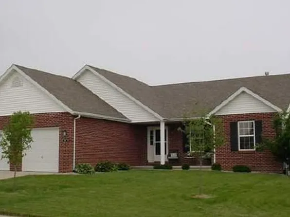 105 Quail Dr E, Highland, IL 62249
