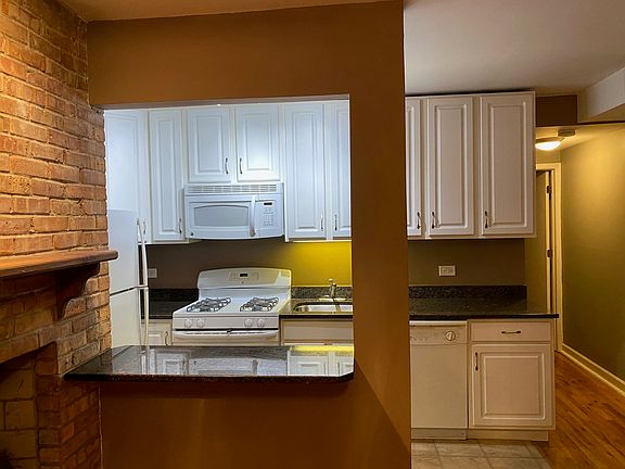 2nd image of 801 W Oakdale Ave APT Gb
