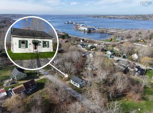 105 Harriet St, Shelburne, NS B0T 1W0