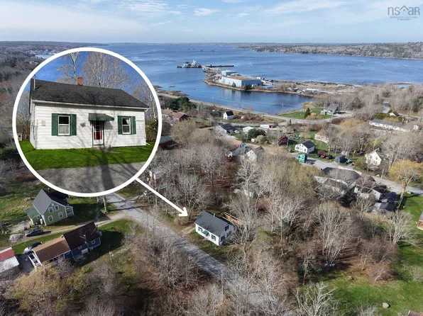 105 Harriet St, Shelburne, NS B0T 1W0
