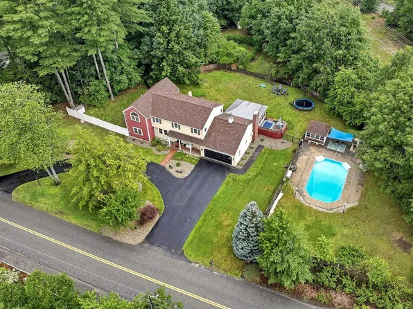 11 Wendover Way, Bedford, NH 03110