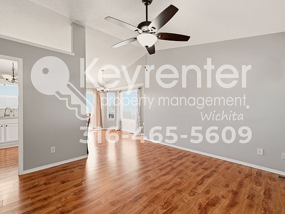 3rd image of 1823 N Country Walk Ln