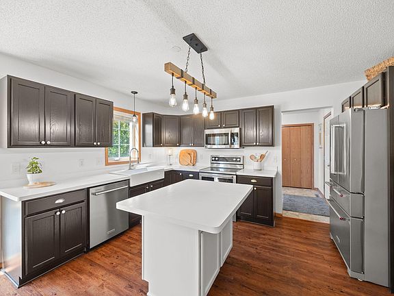 4th image of 2211 Saddlebrook Rd