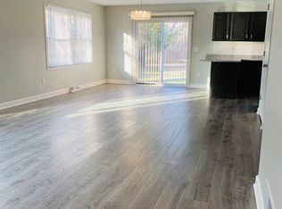 2530 W Oakwood Rd, Oak Creek, WI 53154