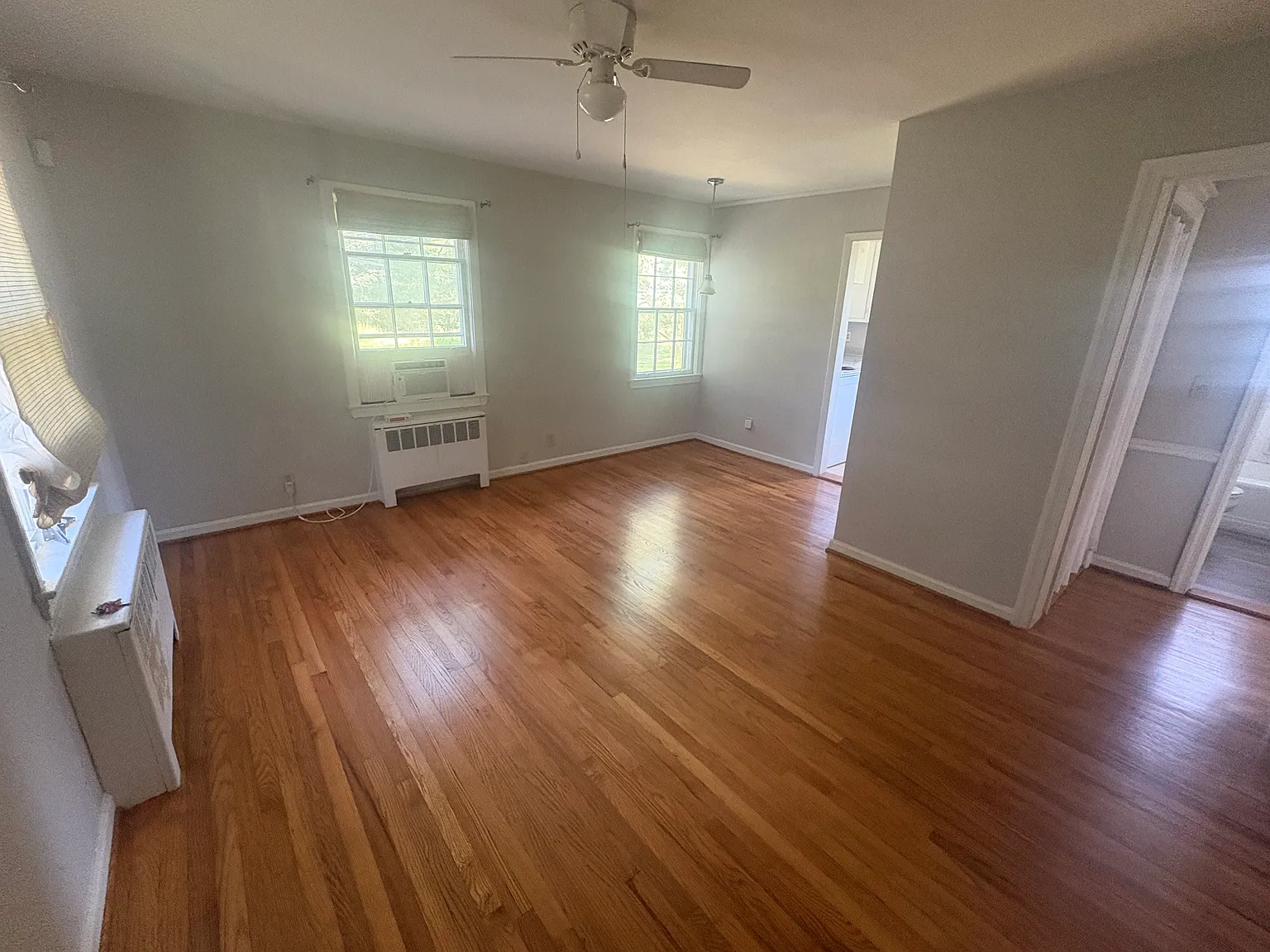 1700 Roslyn Dr — Photo 1