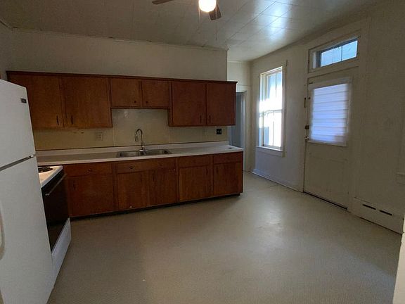 4th image of 14 W Stiegel St APT A