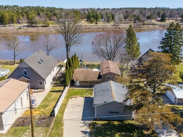 5307 Oakridge Dr, Beaverton, MI 48612