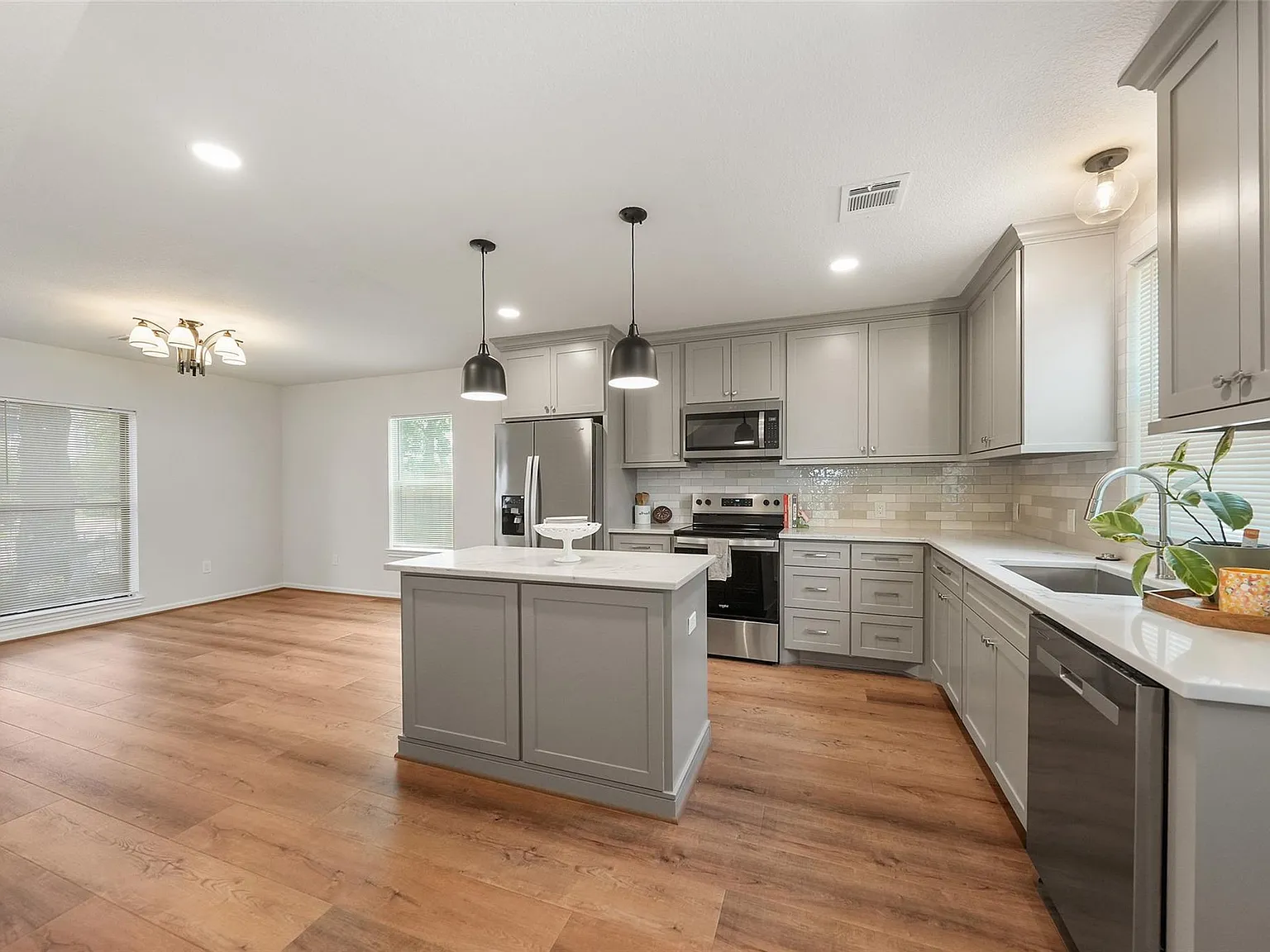 3 bed, 2.5 bath, 1848 sqft, $3,250 — Photo 1
