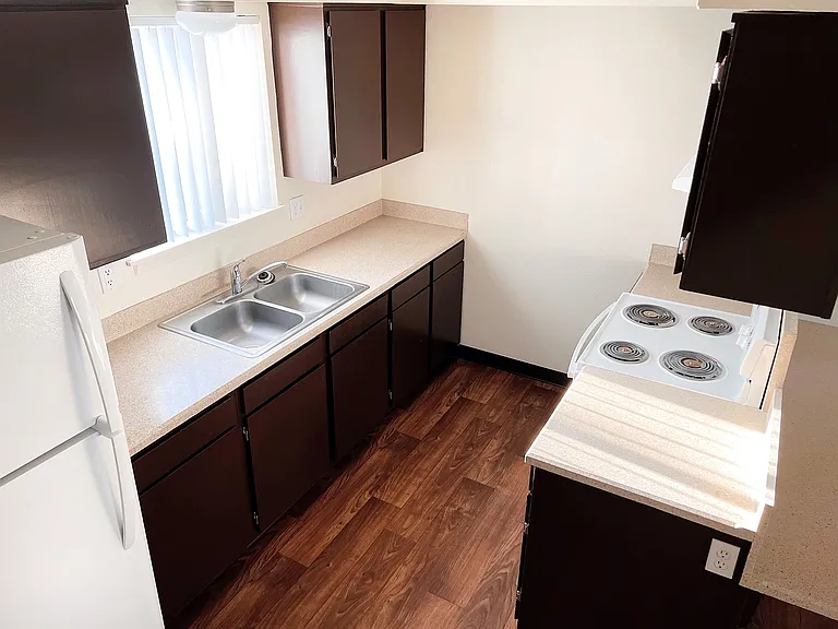 Meridian Park Apartments — Photo 6