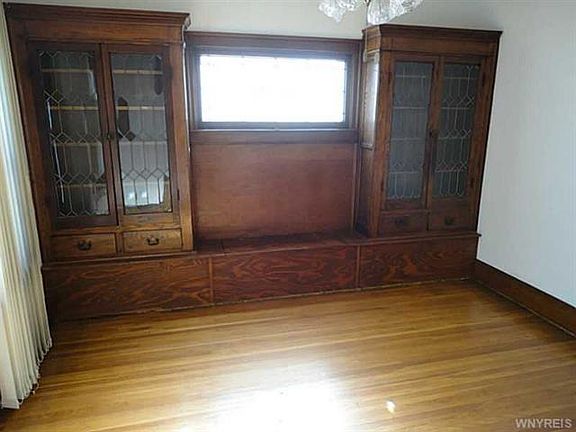 3rd image of 118 Hamilton Blvd