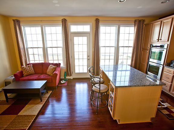3rd image of 3215 Ellington Ln