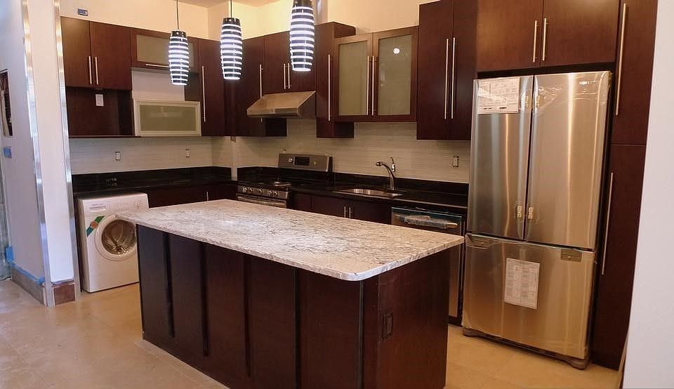 1st image of 411 W 39th St APT 6