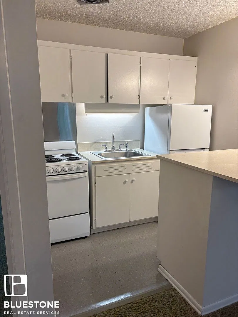 Center St. Apartments — Photo 3