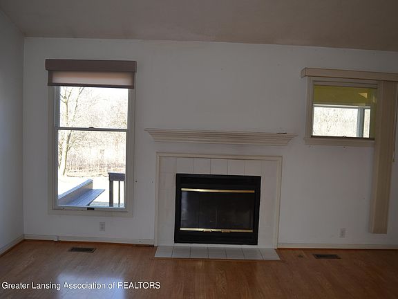 4th image of 1221 Eagles Point Ct