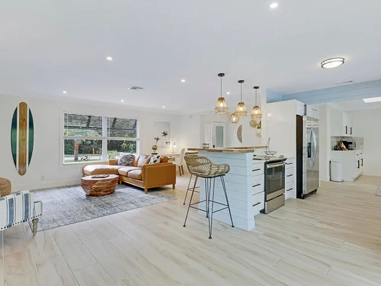 9 W Riverside Dr — Photo 5