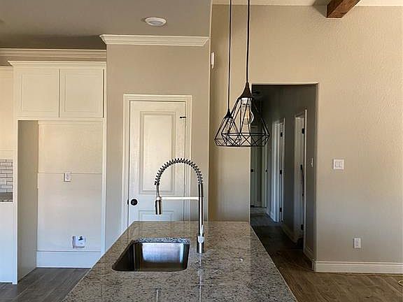 4th image of 1034 Glen Garden Dr