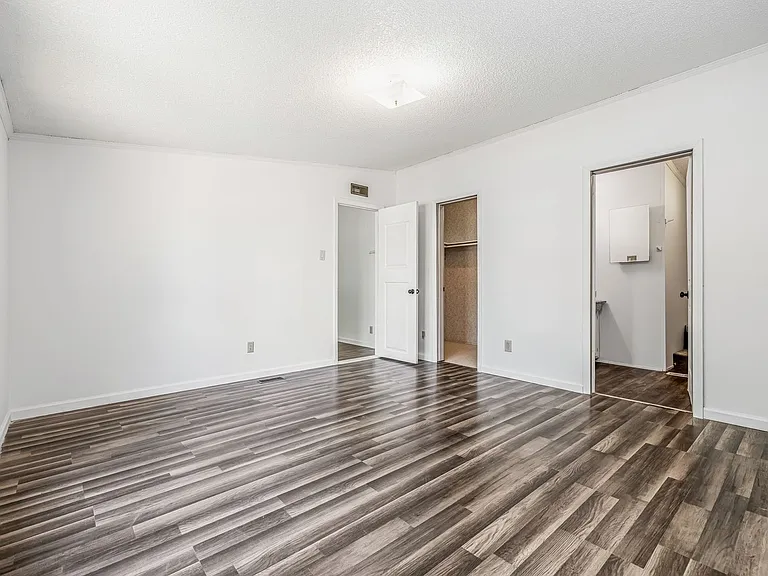 105 Valley Forge Way N — Photo 15