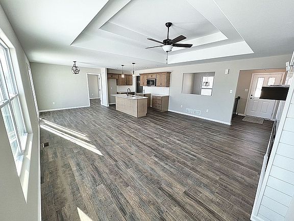 4th image of 527 Jade Dr