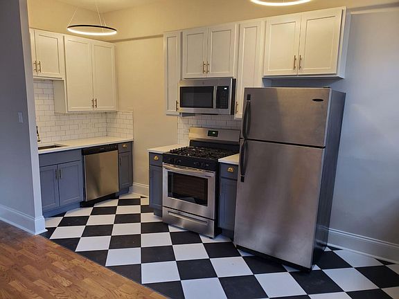 2nd image of 2530 N Sacramento Ave #102