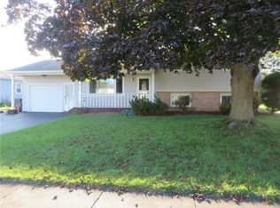 6 Landau Dr, Rochester, NY 14606