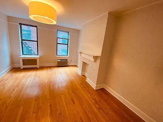 Rented by Metropolis Real Estate of Manhattan | media 23
