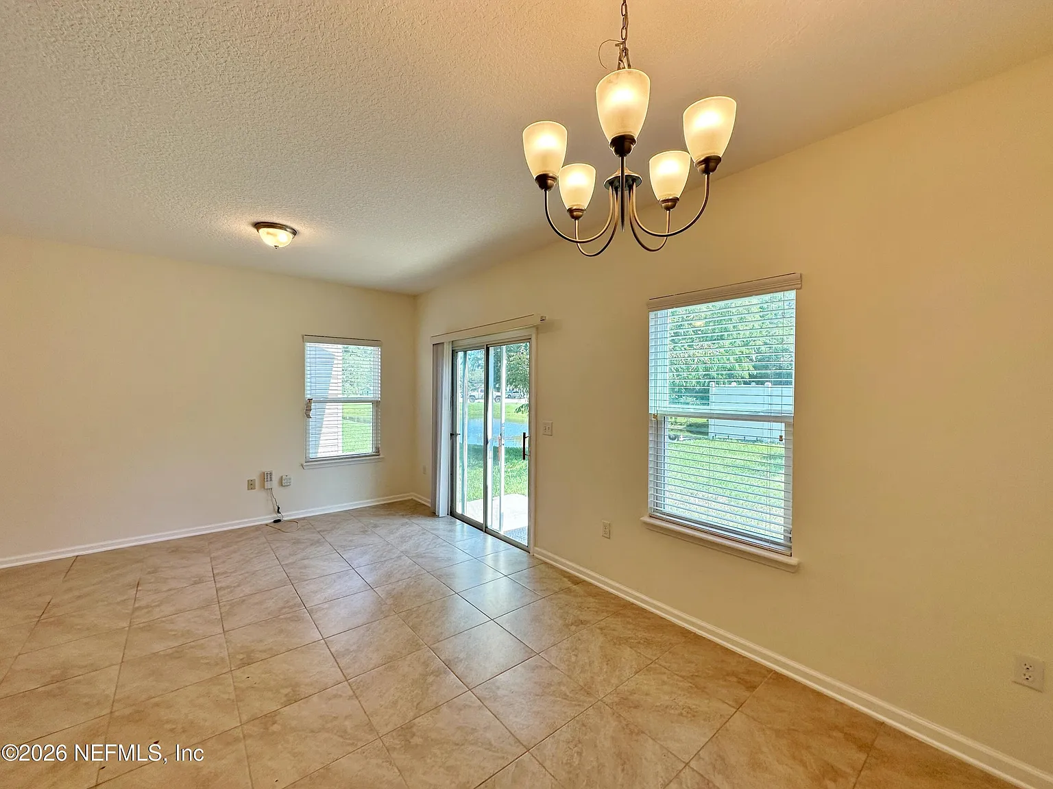 2 bed, 2.5 bath, 1384 sqft, $1,800 — Photo 4