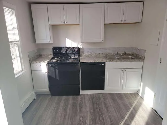 536 Main St #4 — Photo 1