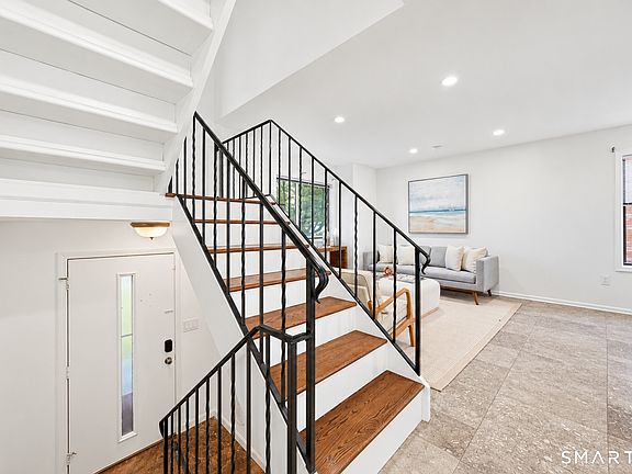 3rd image of 33 Colonial Road #4