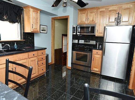 5th image of 7327 W Palatine Ave