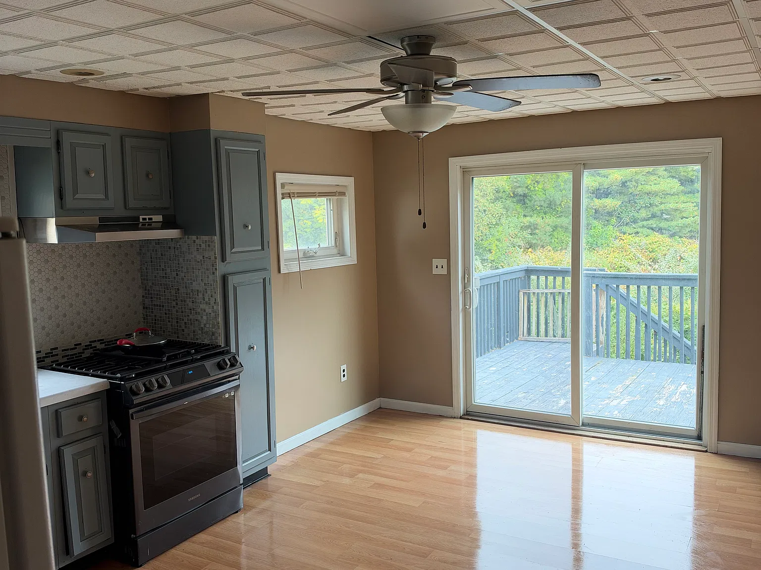 3 bed, $1,400 — Photo 2