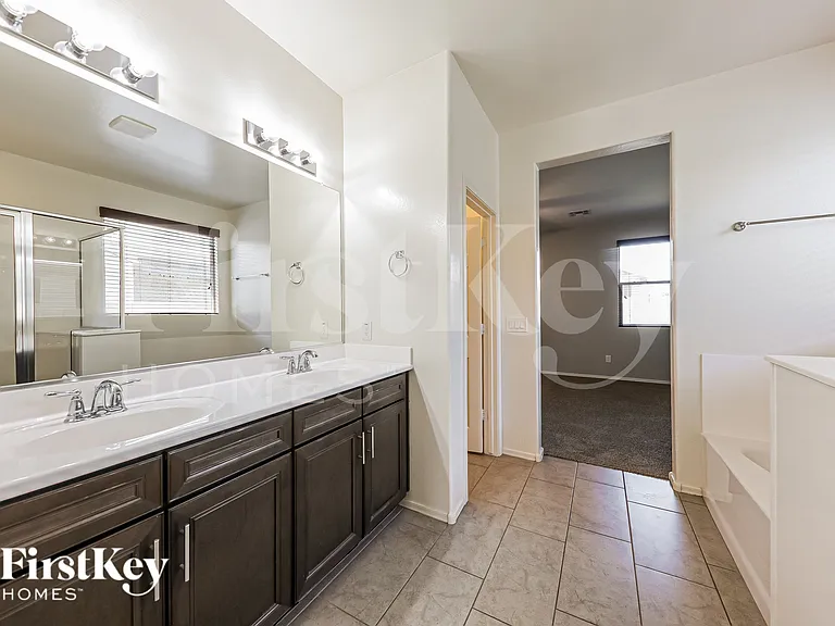 18068 W Tina Ln — Photo 13
