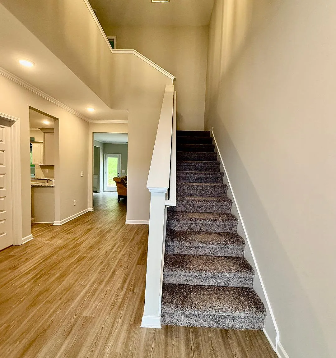 4 bed, 1866 sqft, $2,400 — Photo 2