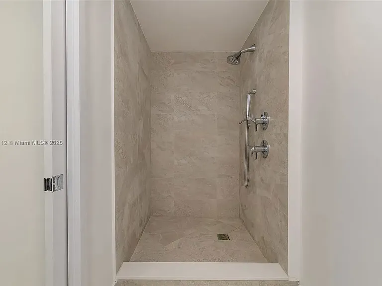 488 NE 18th St #1 — Photo 14