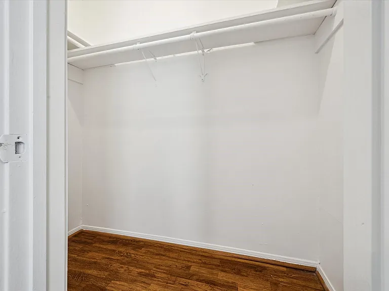 2511 Commonwealth St — Photo 25