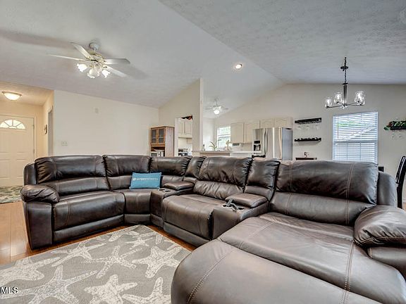 4th image of 4212 Peacock Way