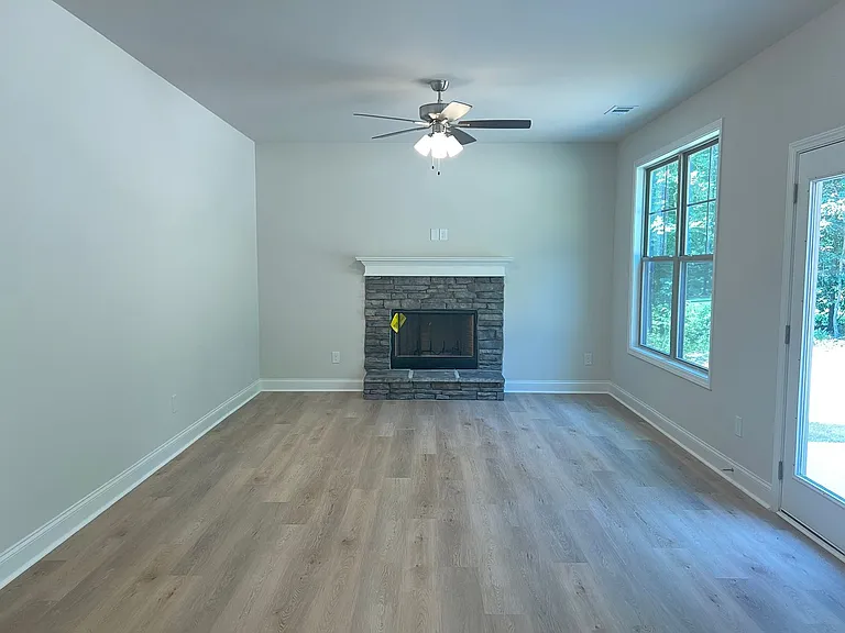 176 Country World Dr — Photo 4