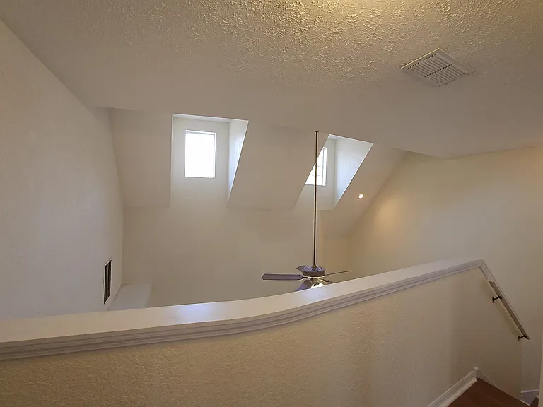 231 NE 28th Ave #101 — Photo 14