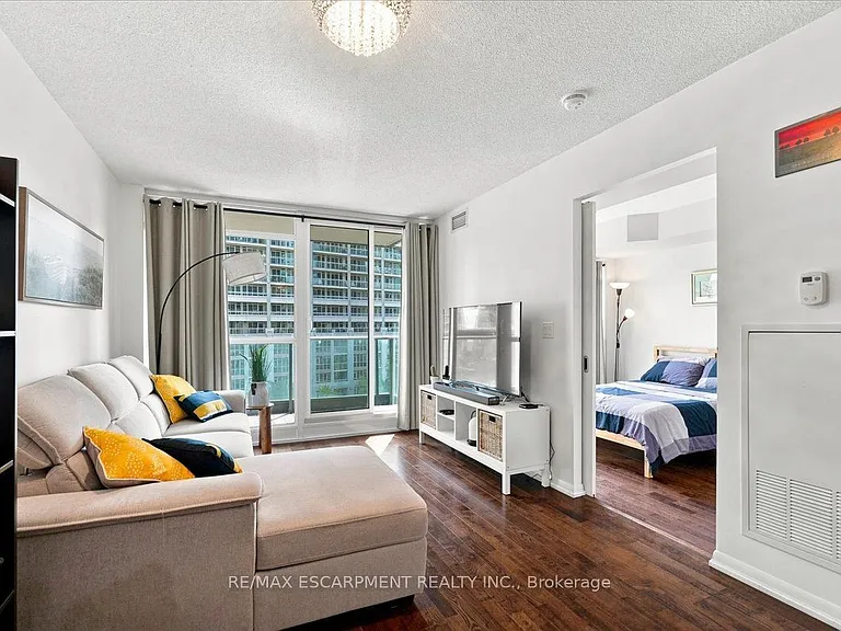 209 Fort York Blvd #676 — Photo 1