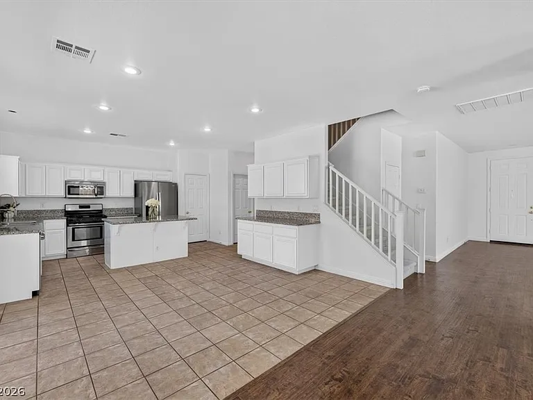 3799 Honey Ridge Ct — Photo 12