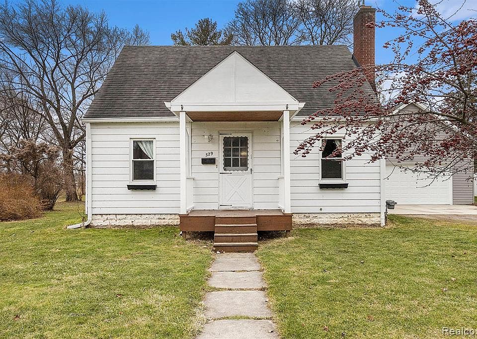 329 Maple St, Howell, MI 48843 Zillow
