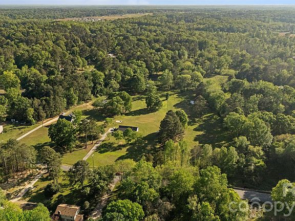 3rd image of Hilton Rd