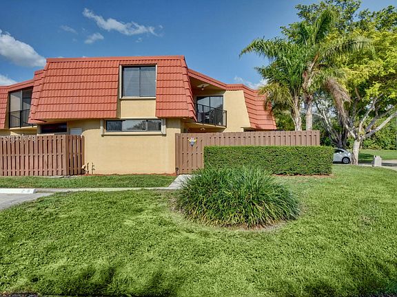 Entrance into patio home atio
