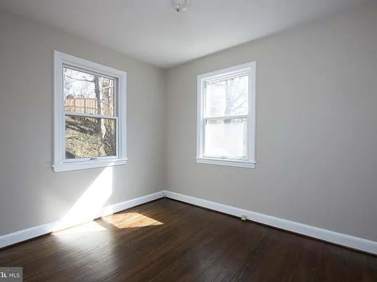 221 Dale Dr — Photo 16