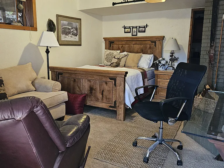 15240 Deby Dr — Photo 2