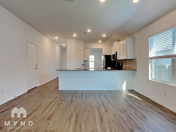 3rd image of 125 Silver Springs Bnd